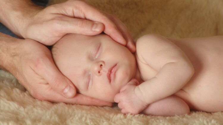 osteopatia-pediatrica-trattamento-neonato