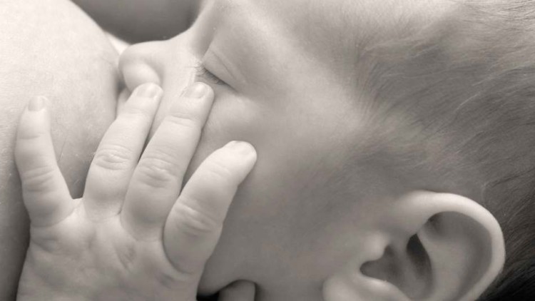 Allattamento: scopri come contrastare le indicazioni illecite dopo il parto